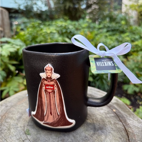 🖤🍎👑 Rae Dunn x Disney Villains Evil Queen Black Mug NWT - Picture 3 of 6